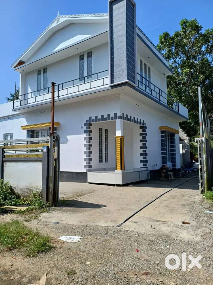 Aluva, Thattampadi 
34  LAKHS, 3Bhk, 
1100  SQRFEET,  Plott  4 Cen,