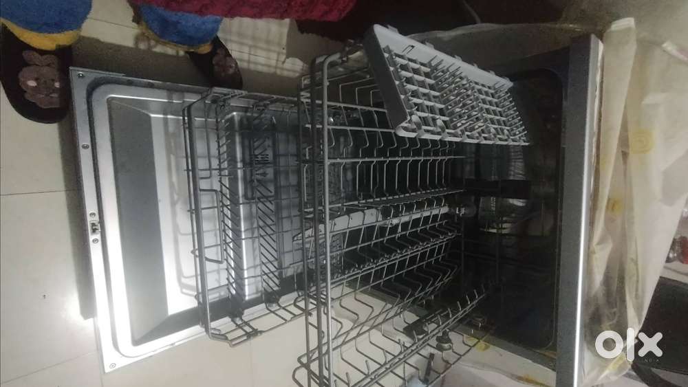 Midea 13 Place Dishwasher - Excellent Condition