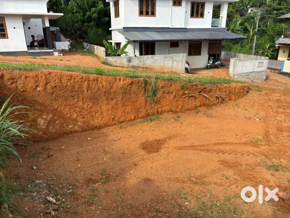 House plot for sale near Manarkad junction 7 cent 3.10 lakhs/ cent.