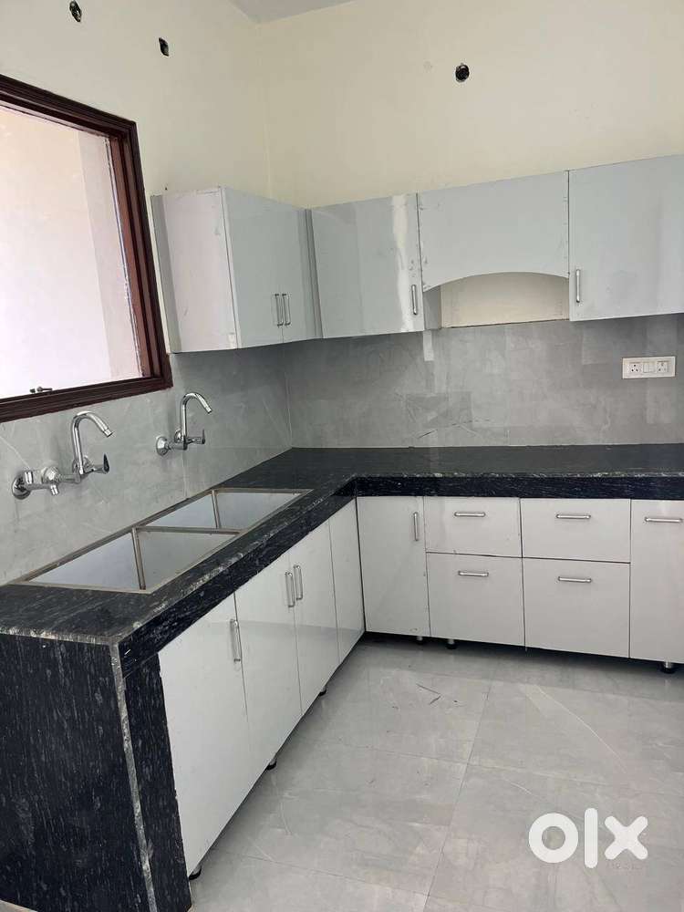 102 Gaz kothi for sale