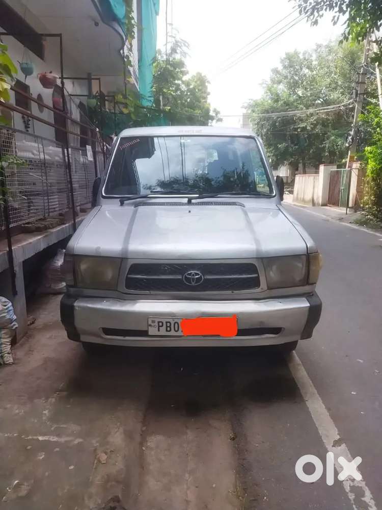 Toyota Qualis 2002 Diesel 75000 Km Driven