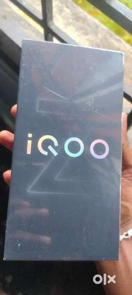 Ioqq Z10 -5g (8-256) ( sealed pack for sale - with amazon bill)- black