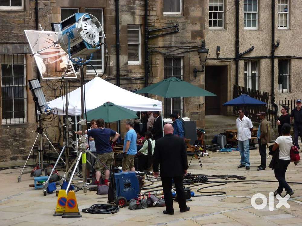 2500 PAR DAY FOR HELPER IN FILM SHOOTING SET