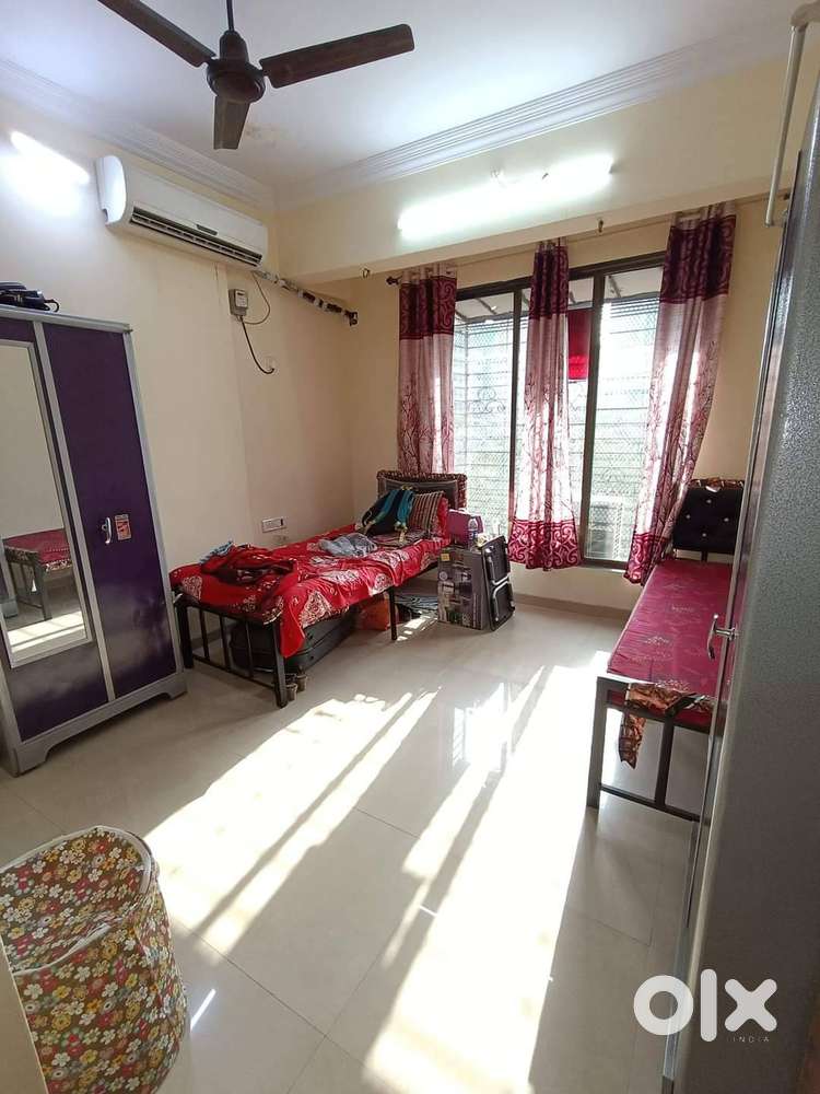 In KURLA Ready-to-move PG prime area premium comfort no brokerage