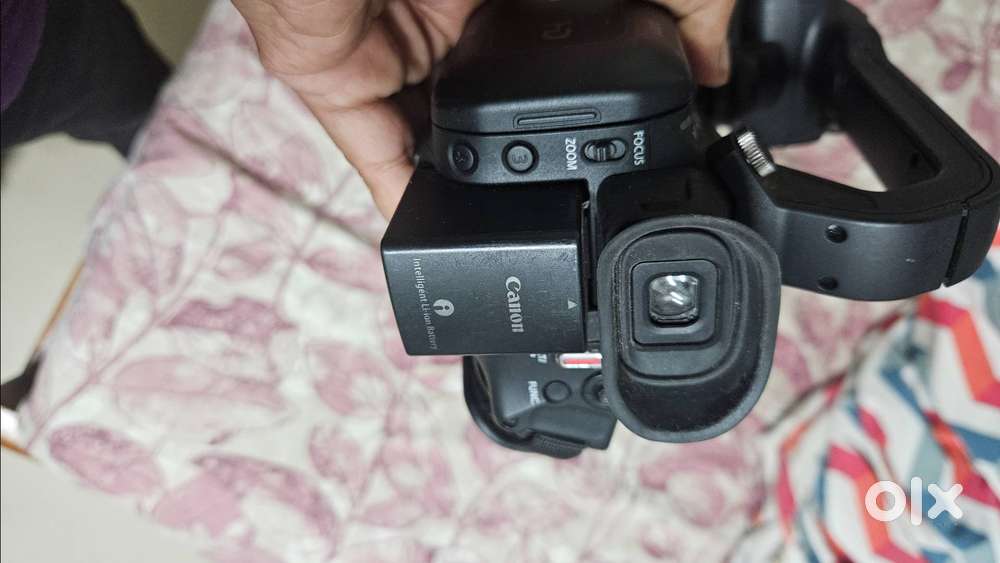 Brand New Condition Canon XA40 4K video camera camcorder