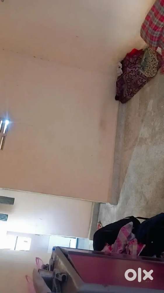 1 food business minded roommate required shering 1rk with 3 people