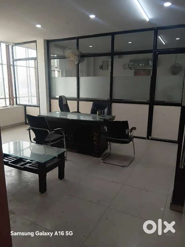 Full furnished office 1000.squire feat