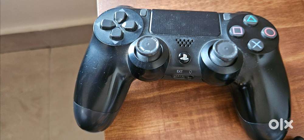 PLAY STATION 4