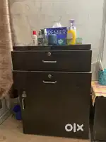 Corner table
