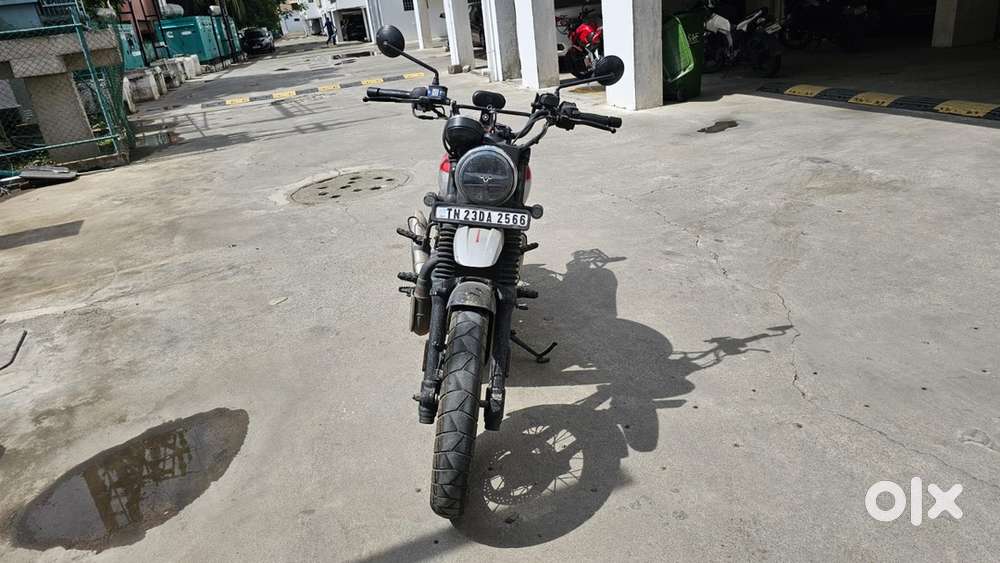 Yezdi scrambler rebel red 2021