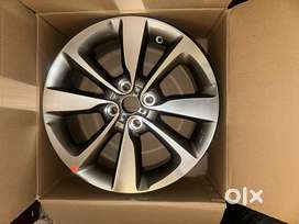 I20 ALLOY AND  APOLLO TYRE 195-65 / R-15