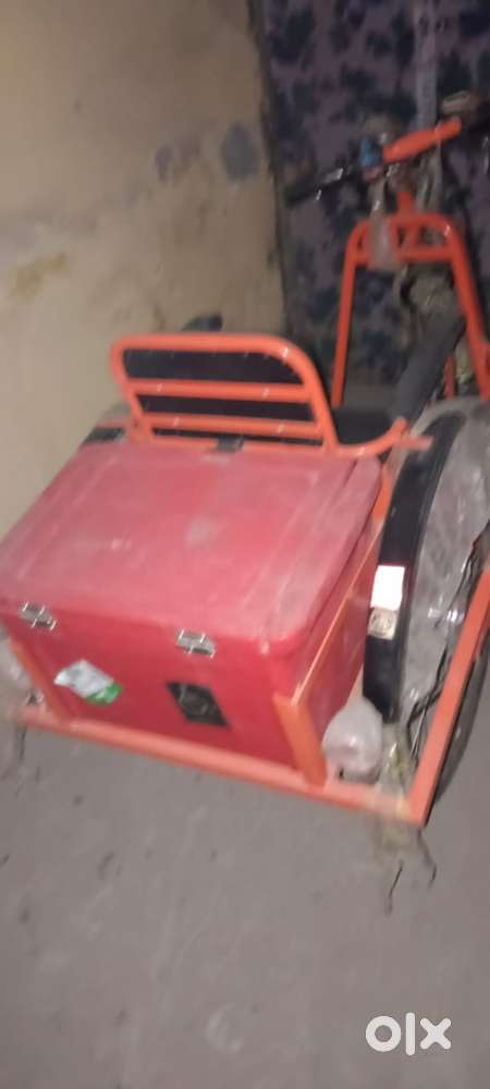 Battery operated tricycle selling for 17000 Rs