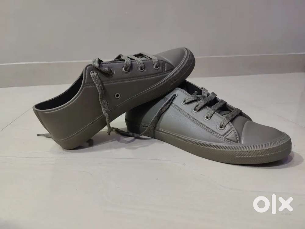 Rainy waterproof shoes