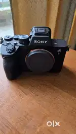 Sony a7 iv body with full box - Only 5k shutter count