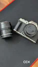 Fujifilm XT200 ( LIKE NEW ) WITH 2 lens TT artisan 27mm and 50mm and