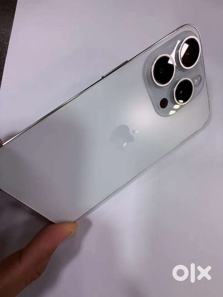 IPhone 15 pro white colour 256gb 100% condition fixed rate battery 96%