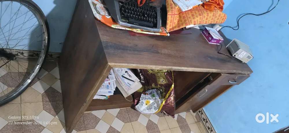 Good Condition Wooden Counter