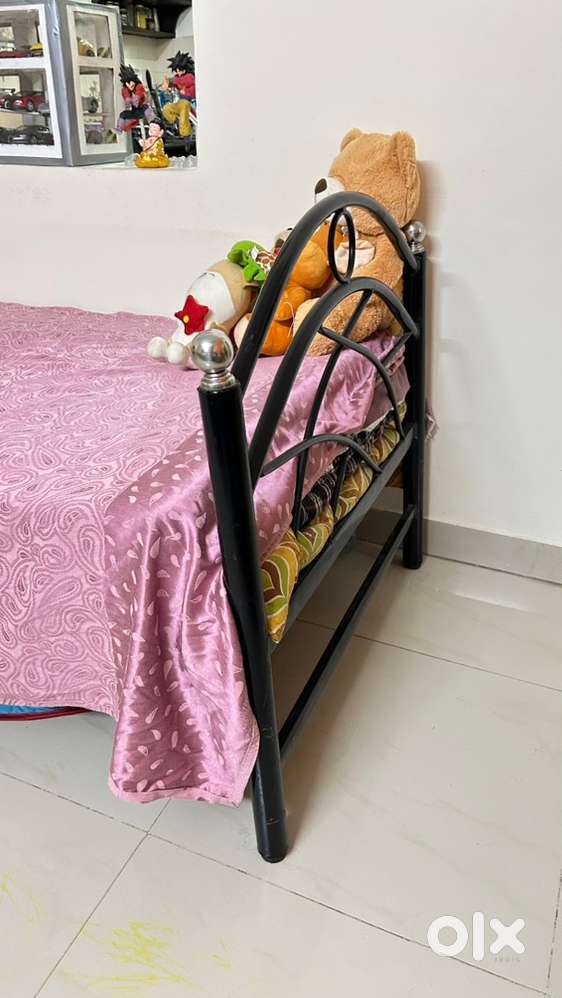 Single Cot with mattress