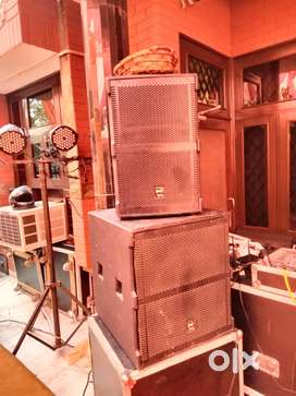 Dj bass with flight case