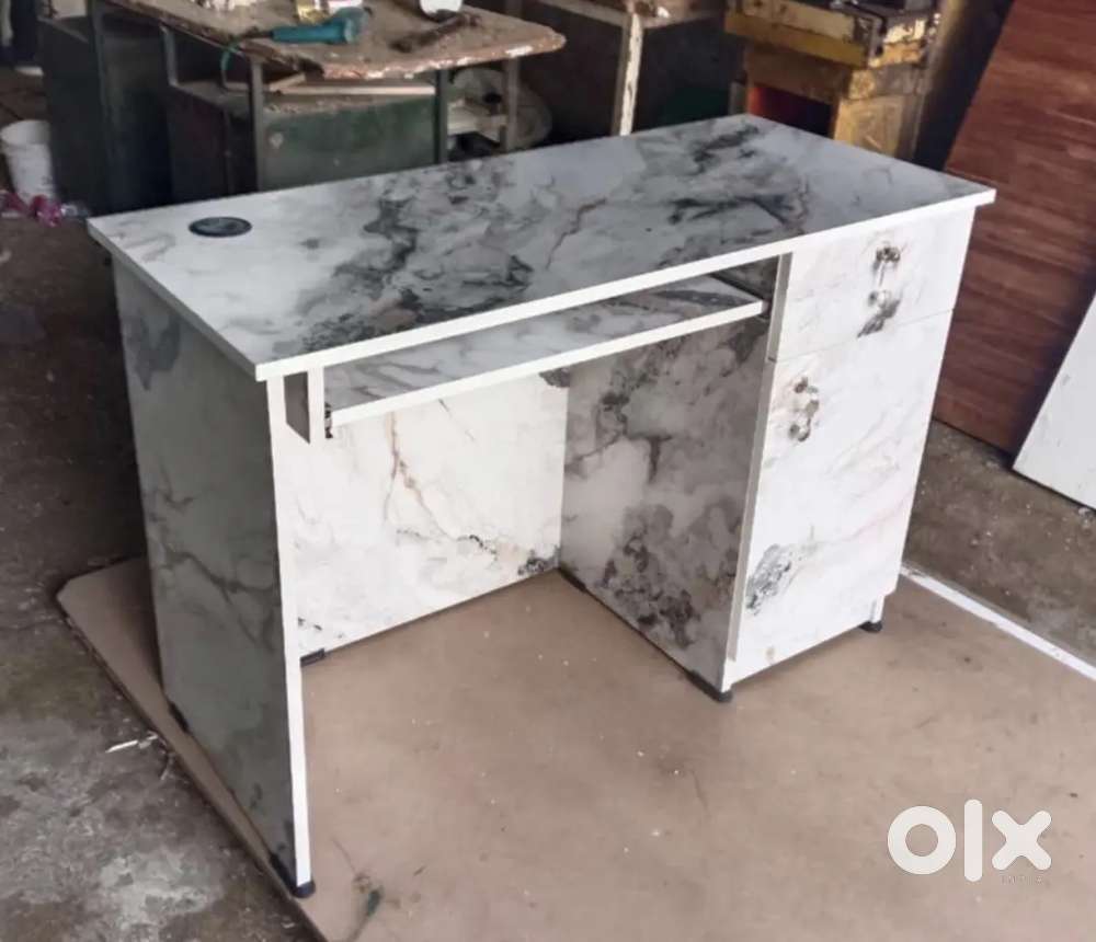 White marble colour table brand new