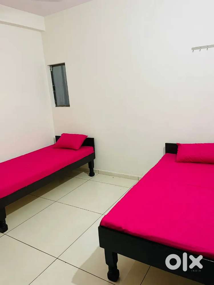 Close to main road urgent requirement fully furnished boys pg