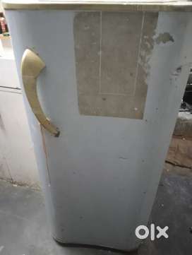 Godrej fridge acha hai sirf cooling nhi kar Raha hai