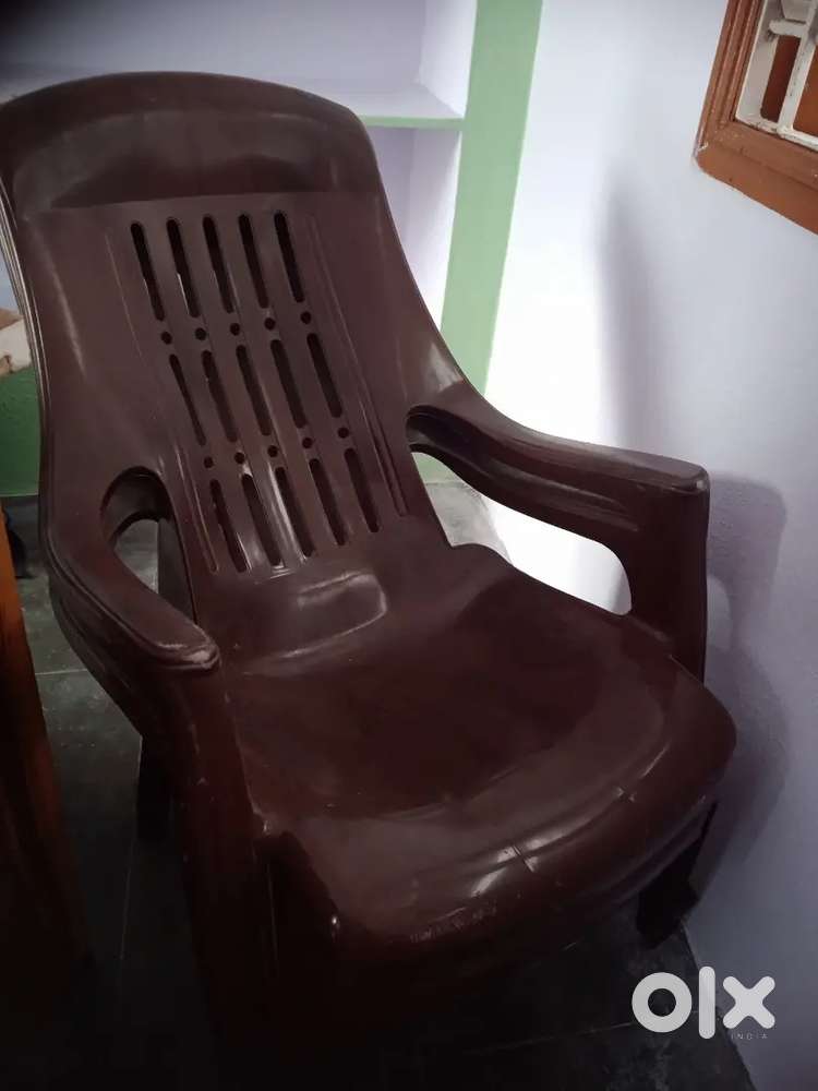 Good condition 2 aram chair