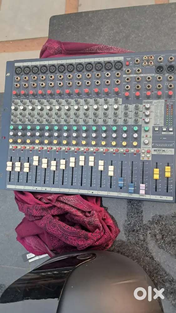 Soundcraft efx 12 mixer amplifier, only 3 years used