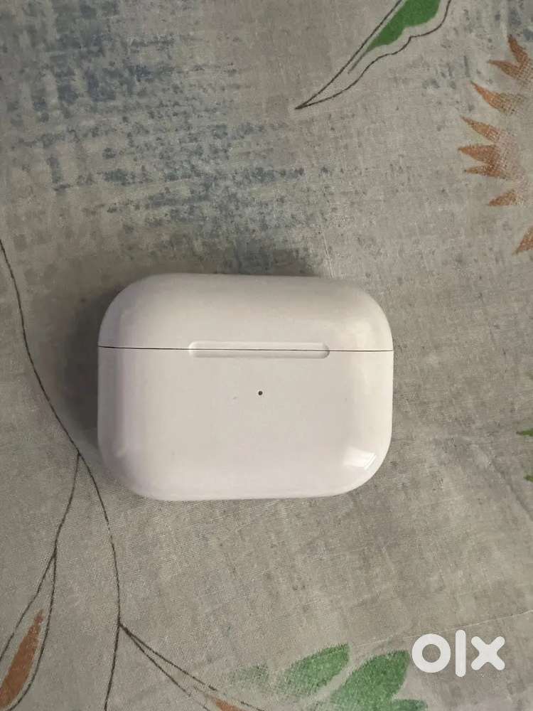 Apple AirPods pro 
2nd generation with wireless charging case