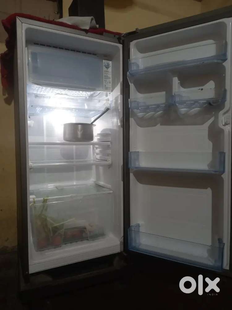 New fridge 6 months old with bill ke sath samsung 183 litter