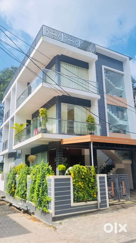 1bhk apartment for family and bachelors near to infopark and csez