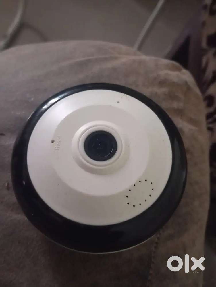 Two perfect condition indoor cameras working less used fixed price