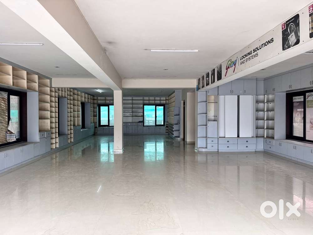 this is 2000 sqft ground floor space for rent in mothravala