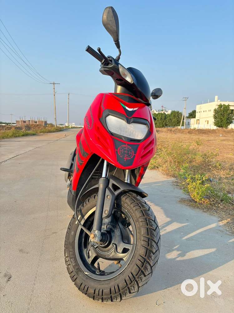 Aprilia storm 125 red colour