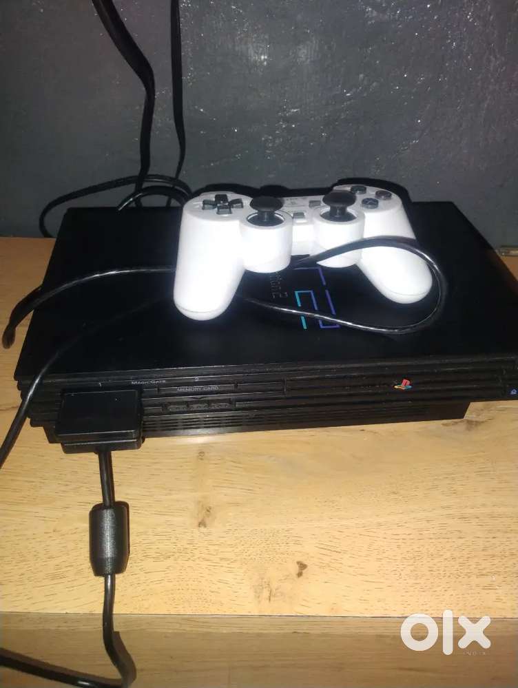Ps2 sale karna hai 5 remote or unke conector k sath