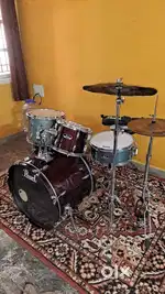 Pearl drum set 5 piece with symbals
