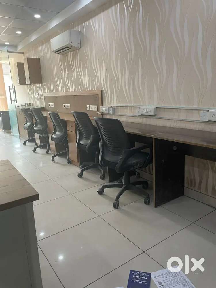 FURNISHED OFFICE SPACE (555 SQFT )