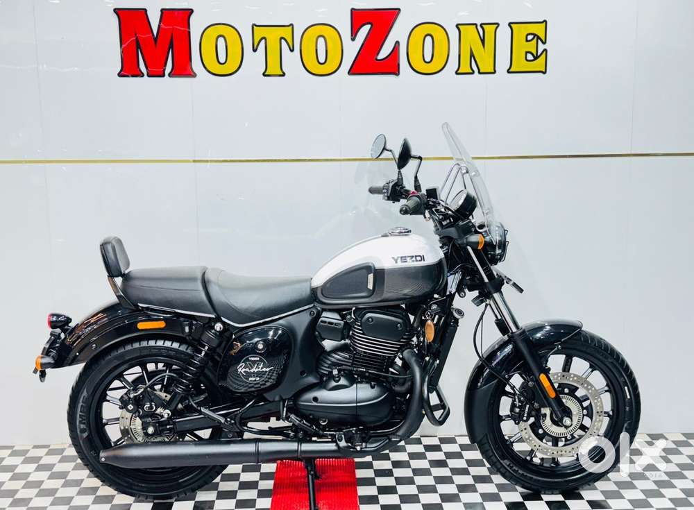 Yezdi Roadster 350 Dual disc Dual abs