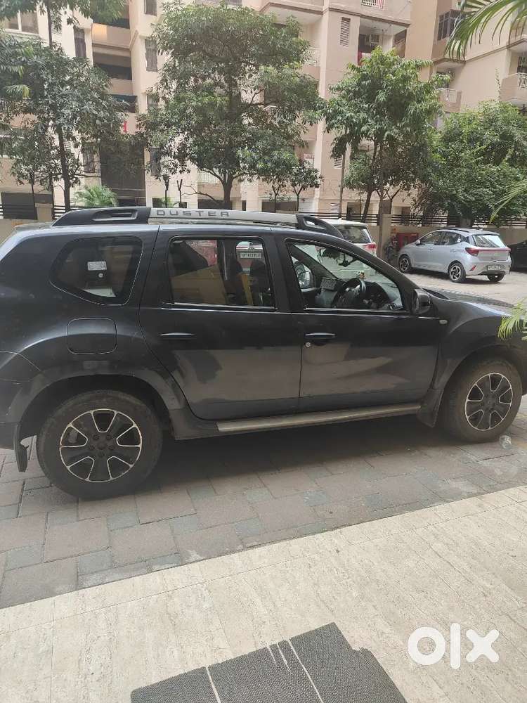 Renault duster diesel automatic in very good condition