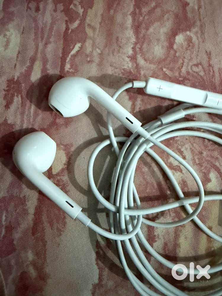 Apple lightning ear phone