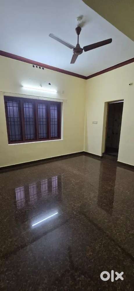 ചെറിയ പാർക്കിംഗ് 4 bhk home for rent tripunithura eroor