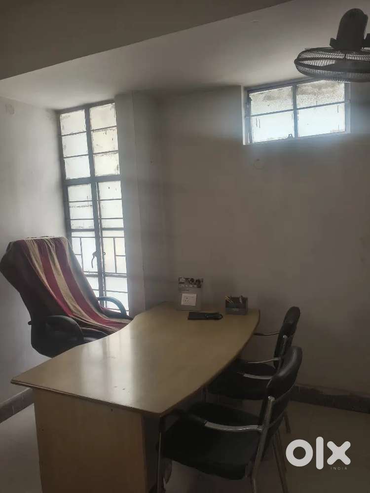 (Broker)225 sq.ft office furnished opp.Pilar no 15 Ex.Road 1st floor