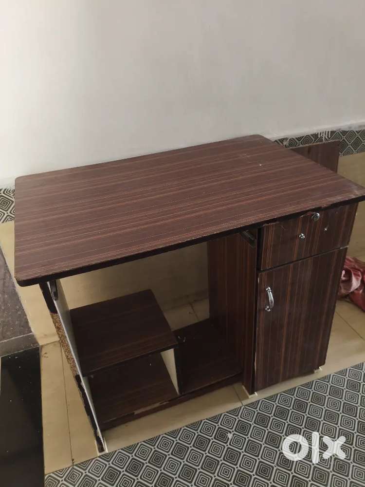 Computer table