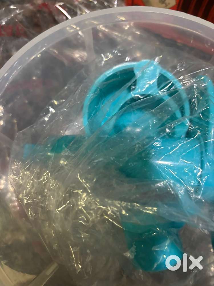 Hand Atta maker and a set of four Brite containers.