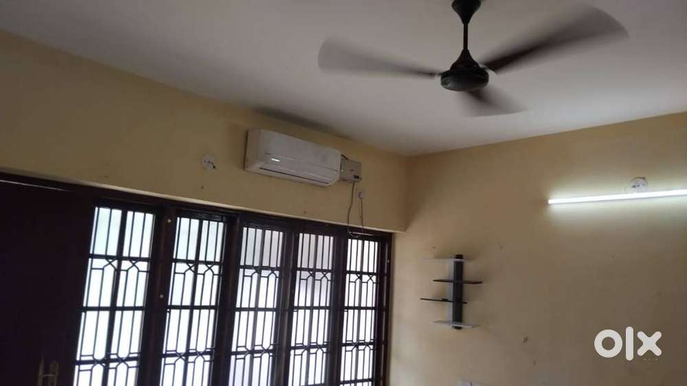 FOR WOMEN OR FAMILY 3 BHK UN FURNISHED 2ND FLOOR . 1 AC . APPARTMENT