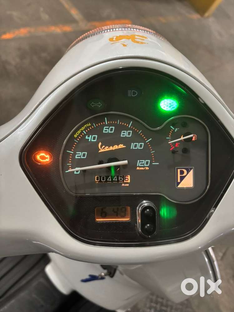 Single hand band new kind of vespa white  125cc