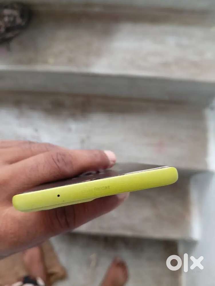 Motorola g85 5g bs 6 months hua h bil box sab ok hy