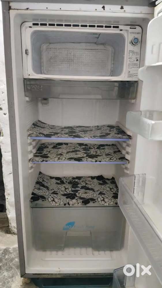 Samsung single door fridge in good condition.