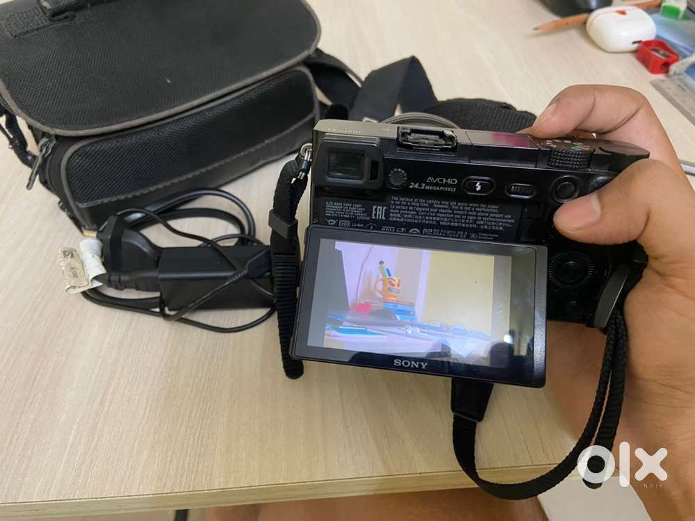 Sony Alpha a6000 Mirrorless Camera with 16-50mm