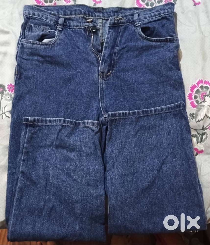 THREE TSHIRTS & SIX JEANS FOR WOMEN